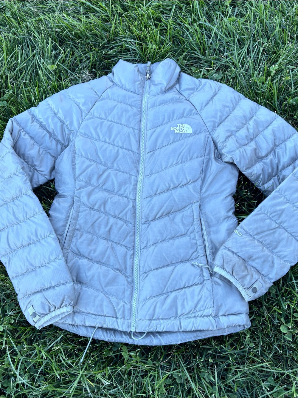 The North Face 550 Women's Light Gray Quilted Puffer Jacket
